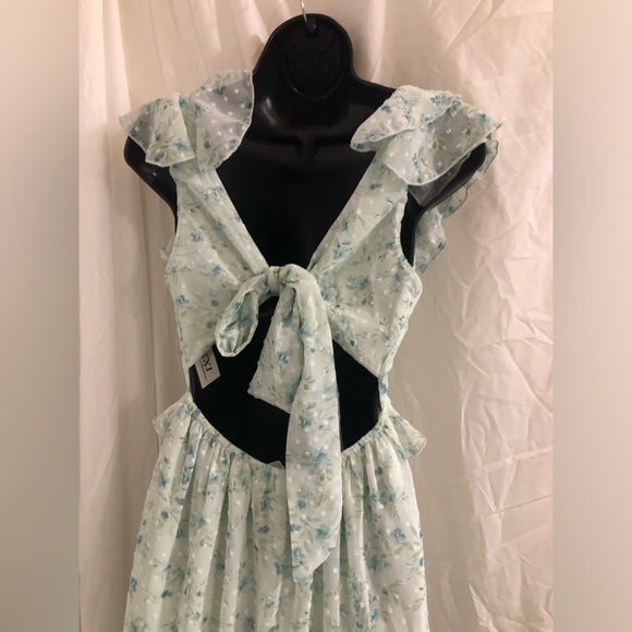 Trixxi green ditsy floral flutter sleeve tiered hem dress size medium brand new - Picture 15 of 15
